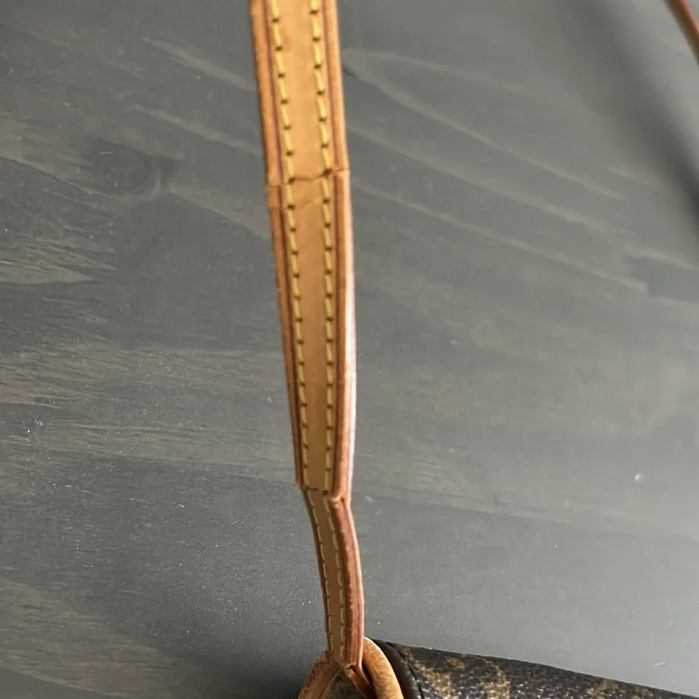 AUTHENTIC LOUIS VUITTON MONOGRAM TWIN POCHETTE CA0090 Clutch/Crossbody bag - Picture 6 of 11